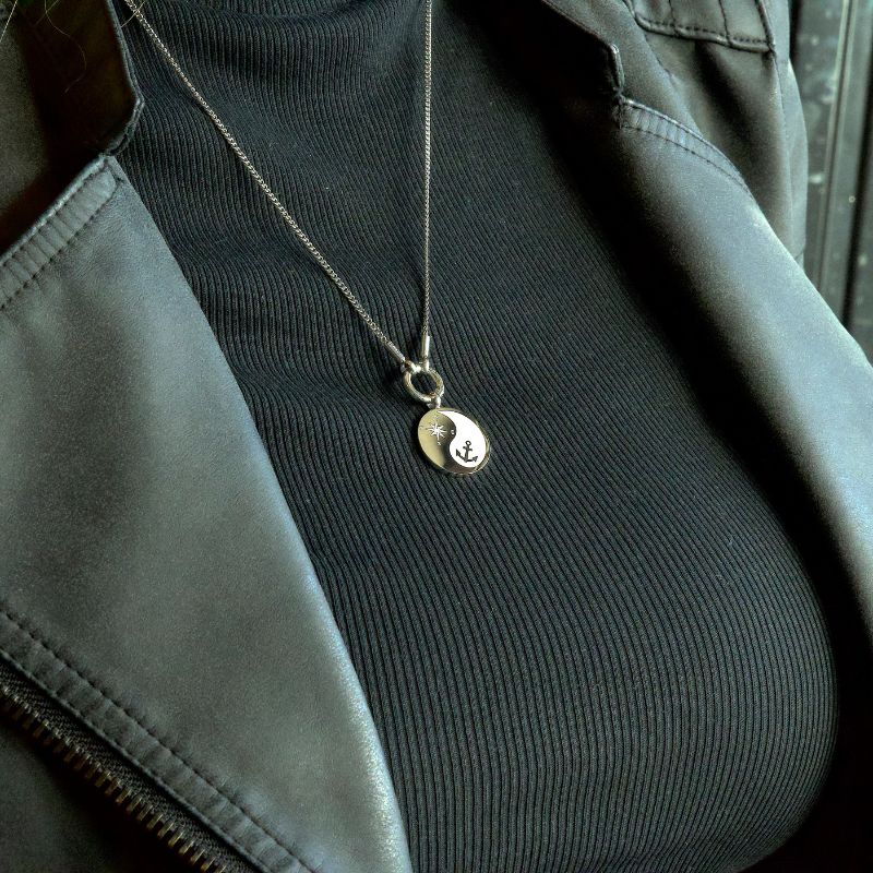 Kettenanhänger Ostfriesisches Yin-Yang aus Edelstahl (Küstengirls) - Image 2
